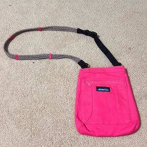 NWOT. KAVU Keepalong Semi Padded Sling Canvas Rope Crossbody Bag. Hot Pink.